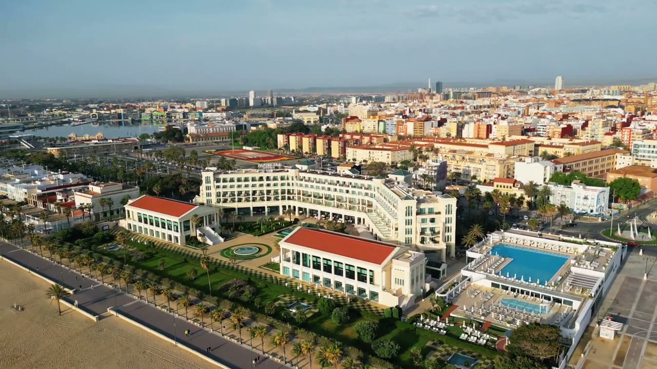 Hoteles y turismo: cómo debe ser un vídeo aéreo que llene reservas — Hoteles y turismo | ALTUM FILMS